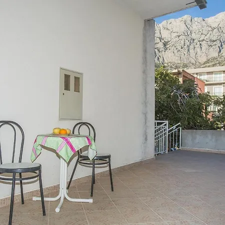 Guest house Nuic 748
