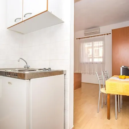 Guest house Nuic 748