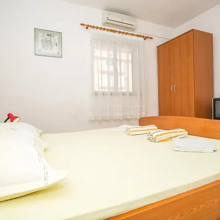 Guest house Nuic 748 Makarska