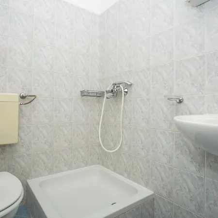Nuic 748 Guest house 3*