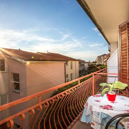 Nuic 748 Guest house