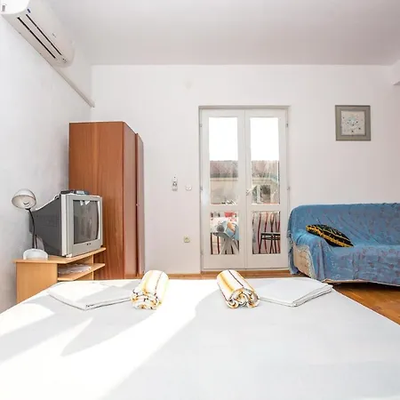 Nuic 748 Guest house