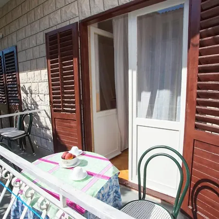 Guest house Nuic 748 Makarska