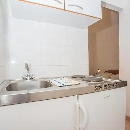Nuic 748 Guest house 3*