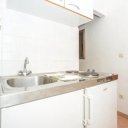 Guest house Nuic 748 Makarska