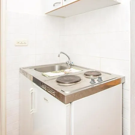 Nuic 748 Guest house