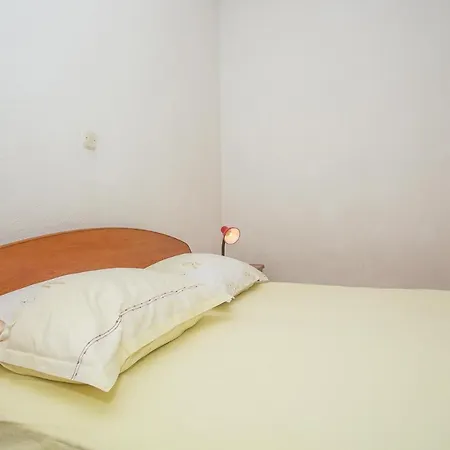 Guest house Nuic 748