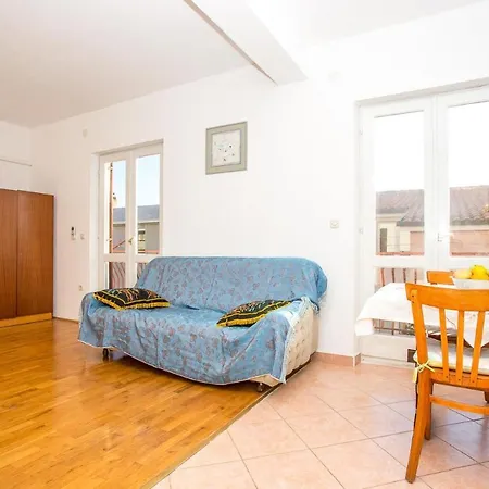 Nuic 748 Makarska