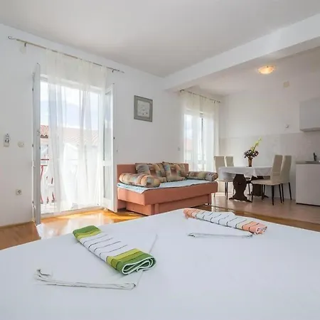 Nuic 748 Guest house