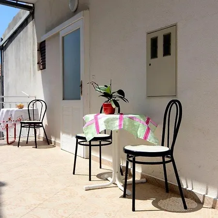 Guest house Nuic 748