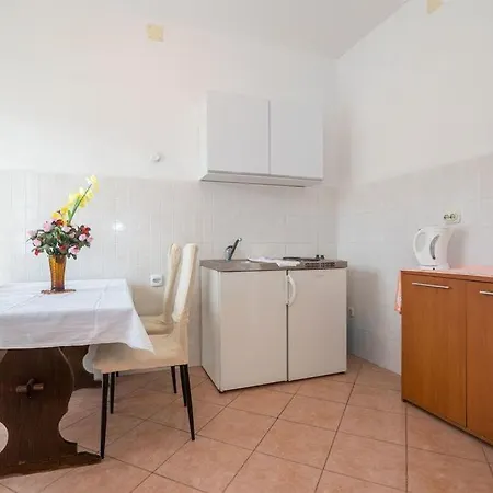 Nuic 748 Guest house 3*