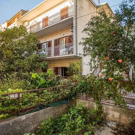 Guest house Nuic 748