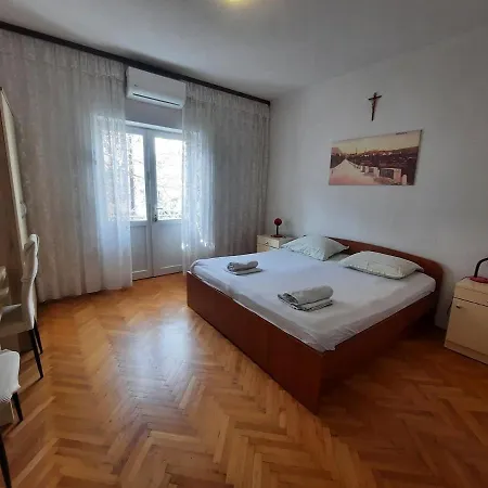 Nuic 748 Guest house