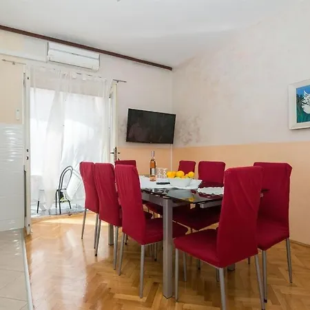 Guest house Nuic 748