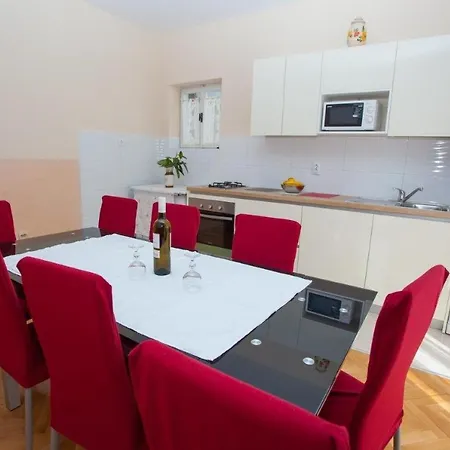 Nuic 748 Guest house 3*