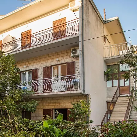 Guest house Nuic 748 Makarska